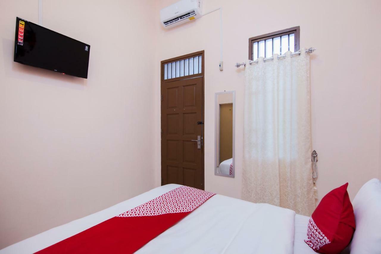 Oyo 885 Tangkul Residence Medan Exterior foto