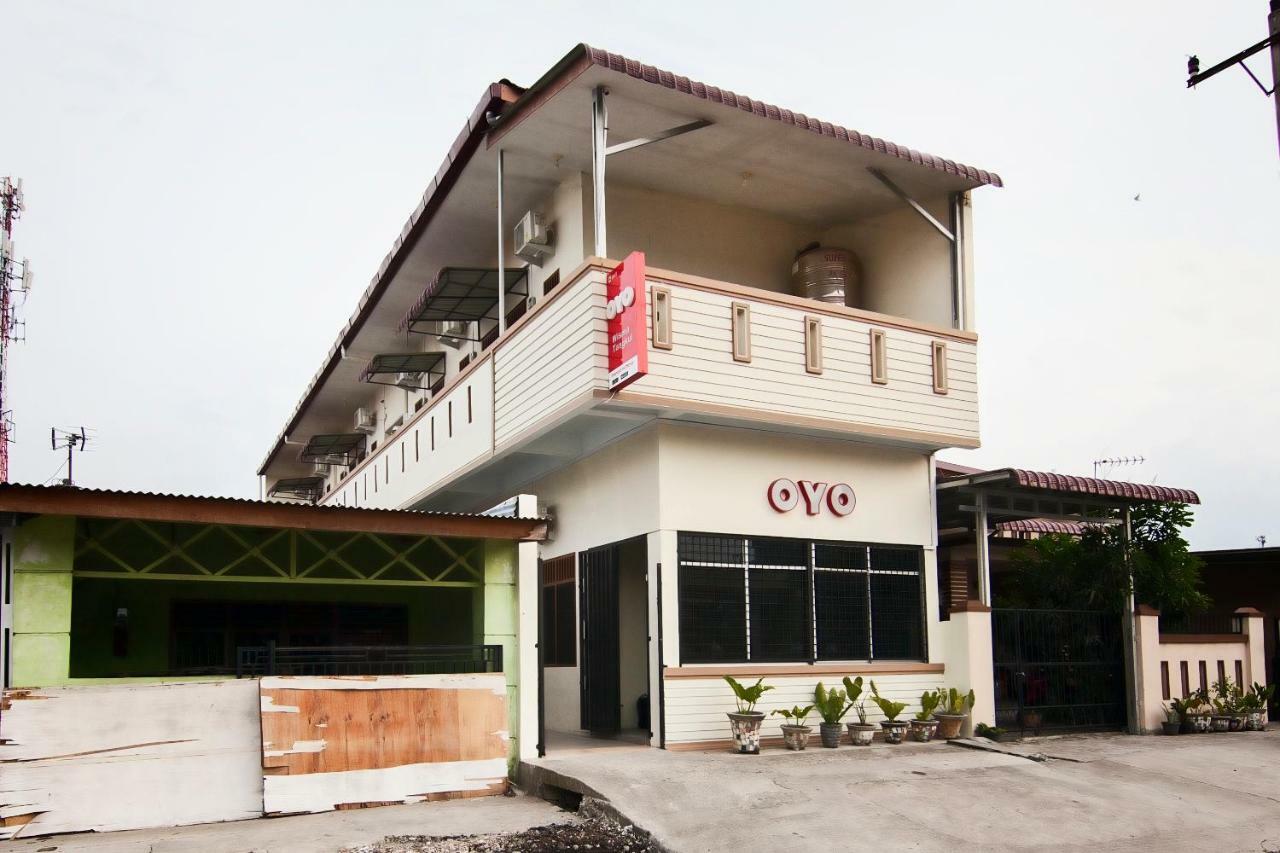 Oyo 885 Tangkul Residence Medan Exterior foto